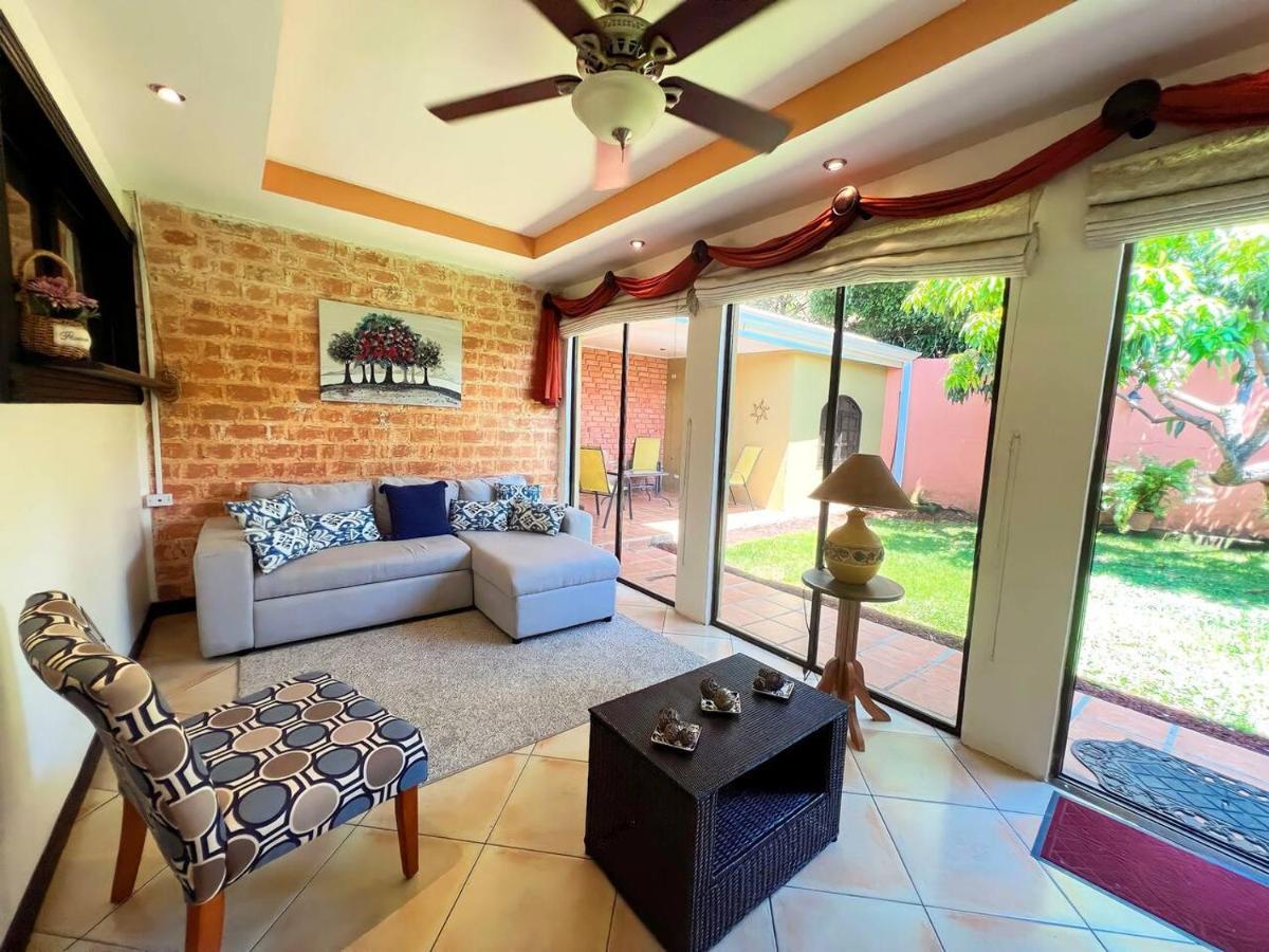 Beautiful Home W/ Backyard, Ac - Close To Airport Brasil Luaran gambar