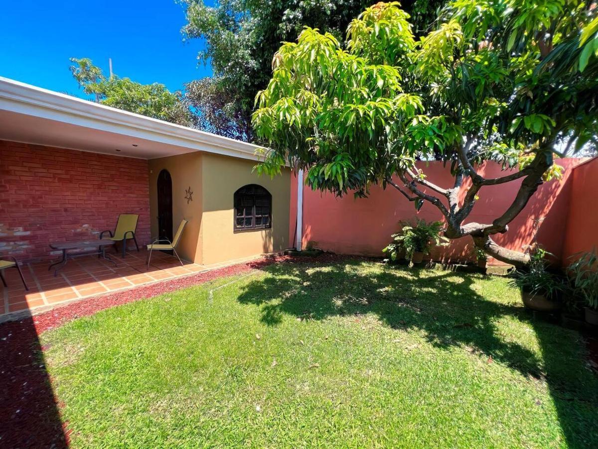 Beautiful Home W/ Backyard, Ac - Close To Airport Brasil Luaran gambar