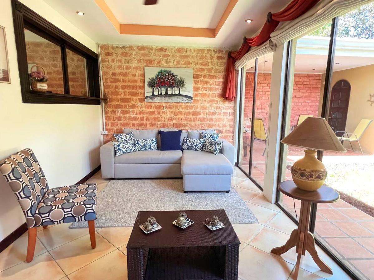 Beautiful Home W/ Backyard, Ac - Close To Airport Brasil Luaran gambar